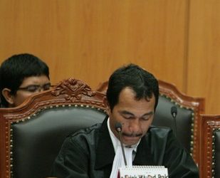 Sidang Perdana Gugatan Perkara Kerusakan Lingkungan Hidup Mentawir Ditunda, Tergugat dan Turut Tergugat Tidak Hadir