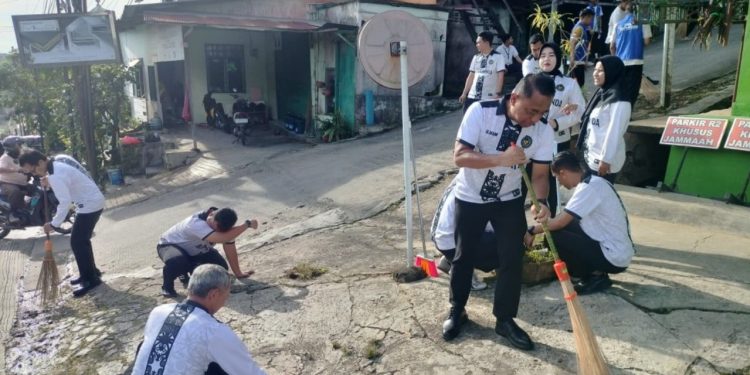 Sambut Ramadhan, Bapas Samarinda Bersama Klien Gelar Kerja Bakti di Langgar Al-Jabal Nur